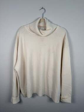 Ryan Roche 100% Cashmere Cream Turtleneck Sweater Size Medium Quiet Luxury Luxe